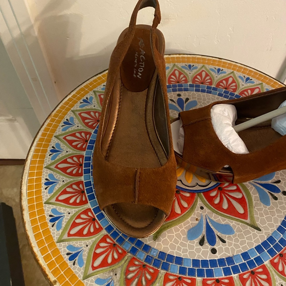 Clarks Women's Tan Suede Slingback Sandals